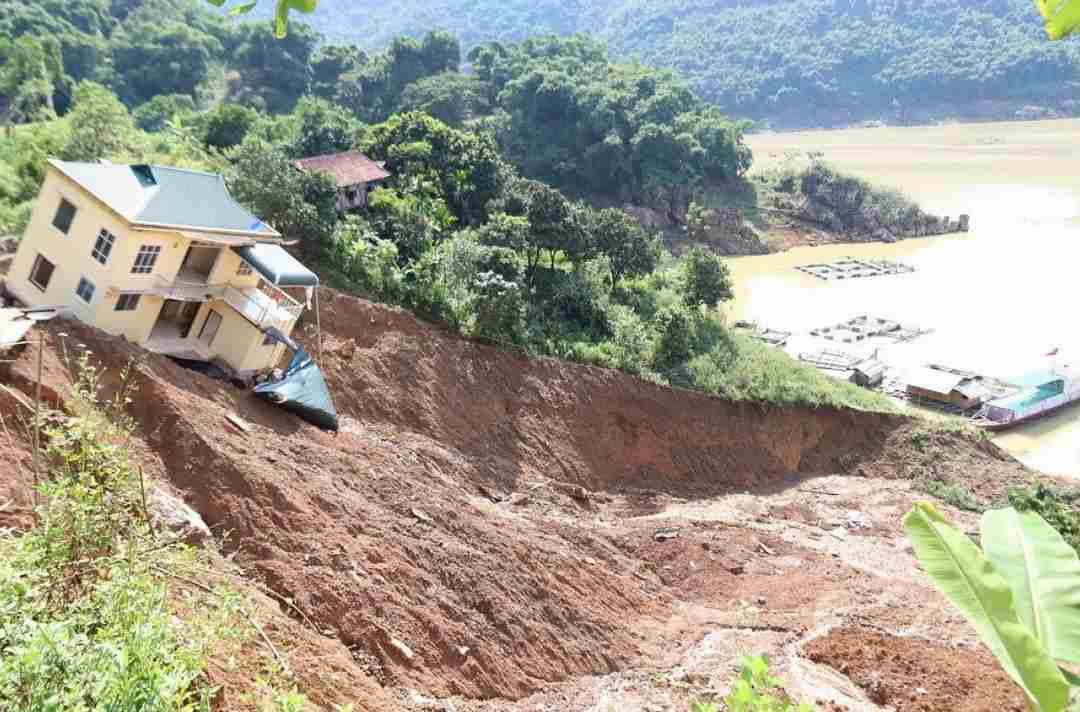 Nguyên nhân sạt lở đất đến từ đâu?