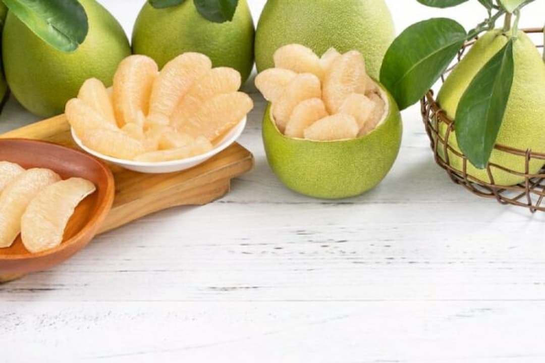 Khi đói không nên ăn bưởi hoặc các hoa quả có vị chua (vitamin C)